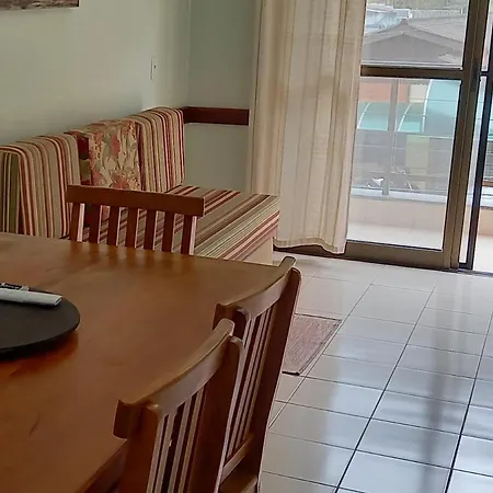 Apartamento Climatizado a 150 Metros da Praia-2